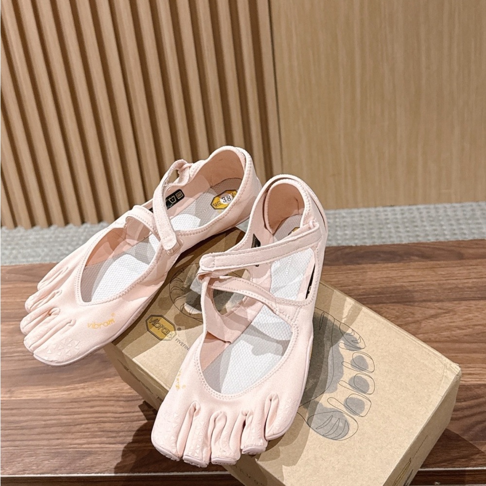 Vibram Women’s Pale Pink Mary Jane Ballet Flat